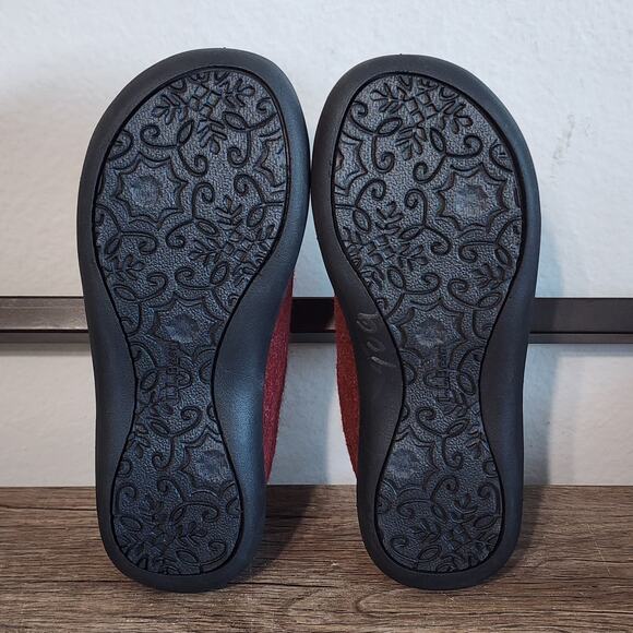 LL Bean Daybreak Scuffs Women's Cat Slippers Shoes Size 7 Red Wool Felt - Picture 6 of 9